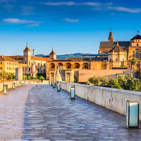 Moderno Junto A Estacion De Tren * Córdoba
