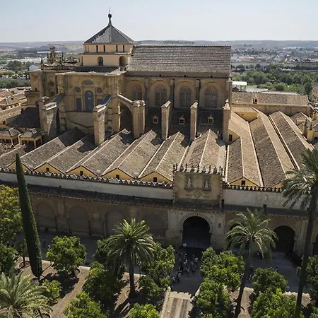 Moderno Junto A Estacion De Tren Córdoba